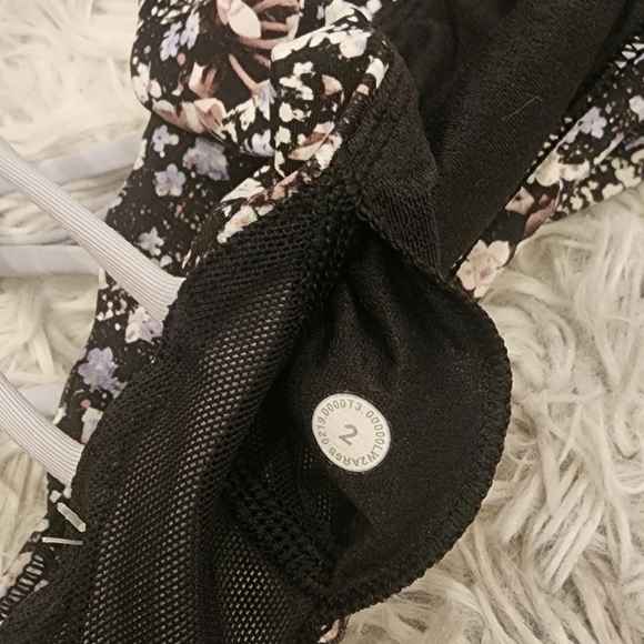 Lululemon sports bra - Picture 4 of 4